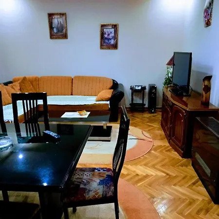 Stan Na Dan J & M Apartment