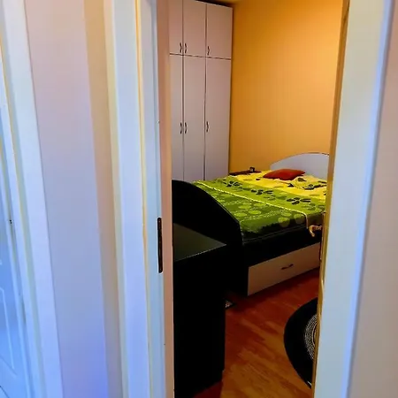 Stan Na Dan J & M Apartment