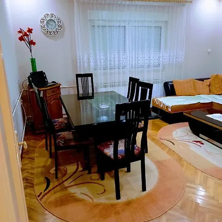 Stan Na Dan J & M Apartment