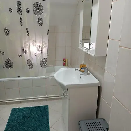 Stan Na Dan J & M شقة